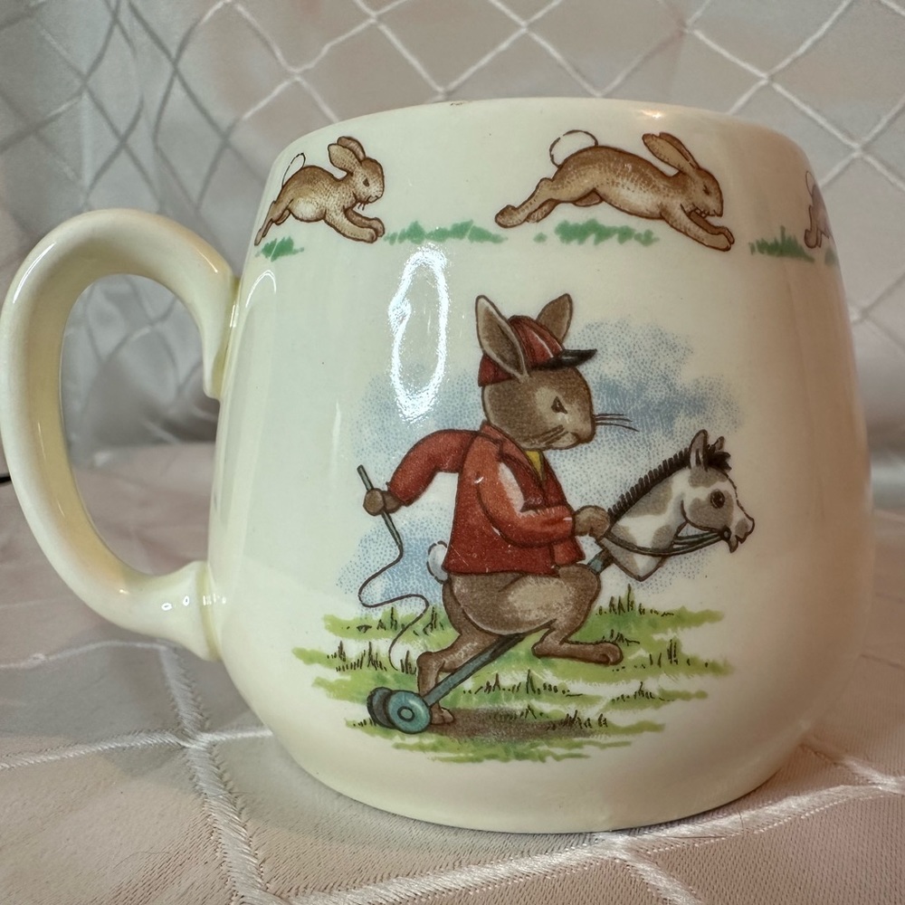 Royal Doulton Bunnykins one-handled baby cup - Picture 3 of 7